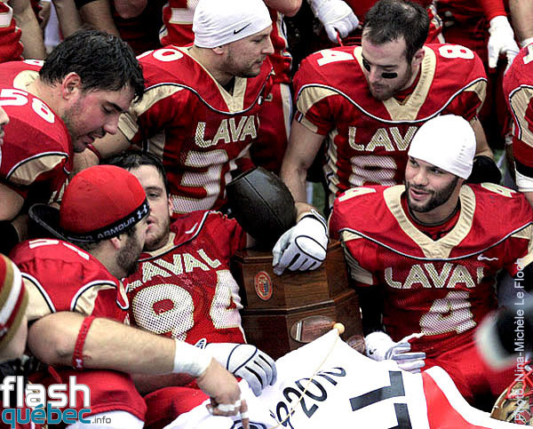 Rouge et Or VS Carabins - l'universitÃ© Laval sont champions de la Coupe Dunsmore pour une septiÃ¨me saison consÃ©cutive grÃ¢ce Ã  leur victoire 31-7.