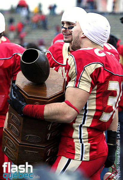 Rouge et Or VS Carabins - l'universitÃ© Laval sont champions de la Coupe Dunsmore pour une septiÃ¨me saison consÃ©cutive grÃ¢ce Ã  leur victoire 31-7.