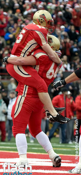 Rouge et Or VS Carabins - l'universitÃ© Laval sont champions de la Coupe Dunsmore pour une septiÃ¨me saison consÃ©cutive grÃ¢ce Ã  leur victoire 31-7.