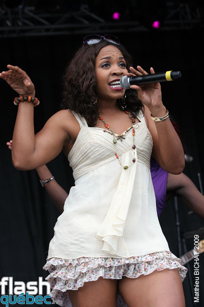 divine_brown_virgin_festival_200609-6