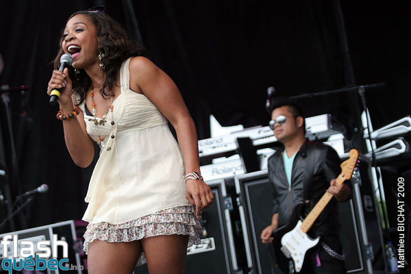 divine_brown_virgin_festival_200609-8