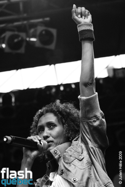 Spectacle de la formation  Empress Deeqa (Somalie) dans le cadre du Festival International des Nuits d'Afrique de MontrÃ©al, le 26 Juillet Place Ãmilie-Gamelin. Utilisation quelle qu'elle soit strictement interdite sans l'accord de l'auteur spiritpictures@hotmail.fr.