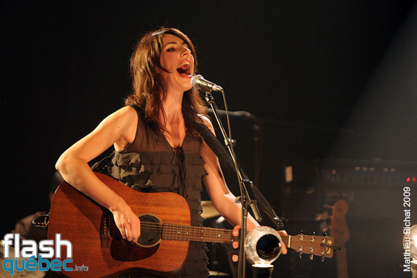 Spectacle de la francaise La Grande Sophie, le 5 aout 2009, a l'Astral, lors des 21eme Francofolies de Montreal. Utilisation quelle qu'elle soit strictement interdite sans l'accord de l'auteur matthieu@flashquebec.info.