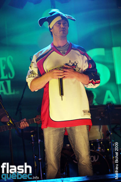 Spectacle de Loco Locass lors du Rap Party des Francos, le 9 aout 2009, pour la cloture des 21emes Francofolies de Montreal. Utilisation quelle qu'elle soit strictement interdite sans l'accord de l'auteur matthieu@flashquebec.info.
