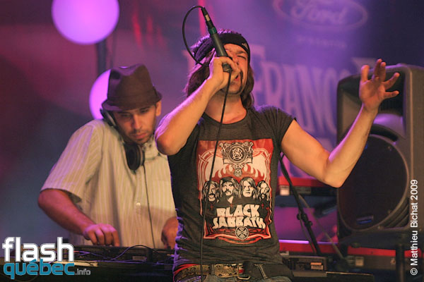 Spectacle de Seba et Poirier au Rap Party des Francos, le 9 aout 2009, lors de la cloture des 21emes Francofolies de Montreal. Utilisation quelle qu'elle soit strictement interdite sans l'accord de l'auteur matthieu@flashquebec.info.