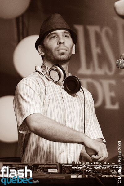 Spectacle de Seba et Poirier au Rap Party des Francos, le 9 aout 2009, lors de la cloture des 21emes Francofolies de Montreal. Utilisation quelle qu'elle soit strictement interdite sans l'accord de l'auteur matthieu@flashquebec.info.