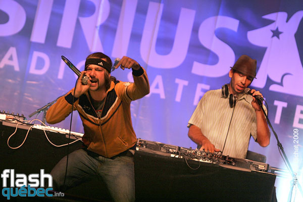 Spectacle de Seba et Poirier au Rap Party des Francos, le 9 aout 2009, lors de la cloture des 21emes Francofolies de Montreal. Utilisation quelle qu'elle soit strictement interdite sans l'accord de l'auteur matthieu@flashquebec.info.