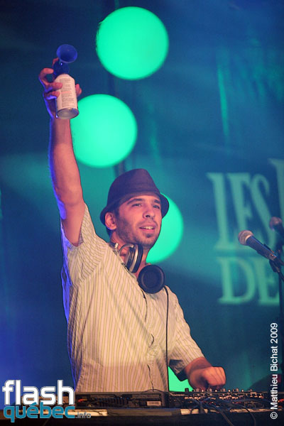 Spectacle de Seba et Poirier au Rap Party des Francos, le 9 aout 2009, lors de la cloture des 21emes Francofolies de Montreal. Utilisation quelle qu'elle soit strictement interdite sans l'accord de l'auteur matthieu@flashquebec.info.