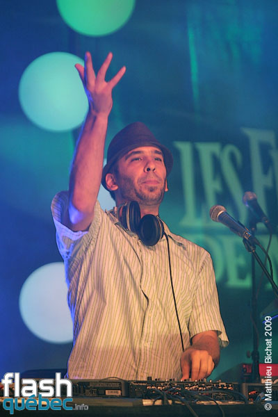 Spectacle de Seba et Poirier au Rap Party des Francos, le 9 aout 2009, lors de la cloture des 21emes Francofolies de Montreal. Utilisation quelle qu'elle soit strictement interdite sans l'accord de l'auteur matthieu@flashquebec.info.
