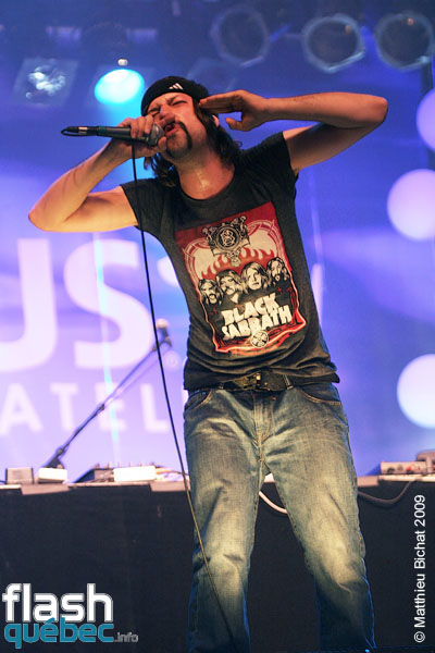 Spectacle de Seba et Poirier au Rap Party des Francos, le 9 aout 2009, lors de la cloture des 21emes Francofolies de Montreal. Utilisation quelle qu'elle soit strictement interdite sans l'accord de l'auteur matthieu@flashquebec.info.