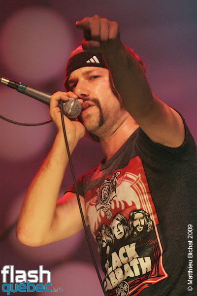 Spectacle de Seba et Poirier au Rap Party des Francos, le 9 aout 2009, lors de la cloture des 21emes Francofolies de Montreal. Utilisation quelle qu'elle soit strictement interdite sans l'accord de l'auteur matthieu@flashquebec.info.