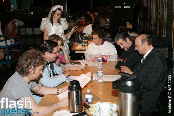 camera_cafe_du_nouveau_et_un_mariage_16060946