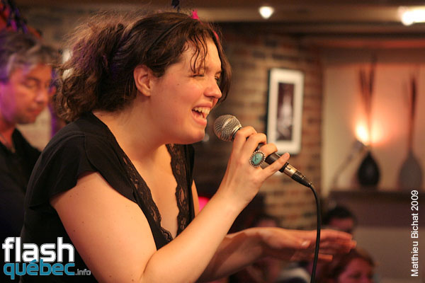 Lancement de l'album Live de Natasha P. Tri-O, au Dieze Onze a Montreal, le 12 aout 2009.  Utilisation quelle qu'elle soit strictement interdite sans l'accord de l'auteur matthieu@flashquebec.info.