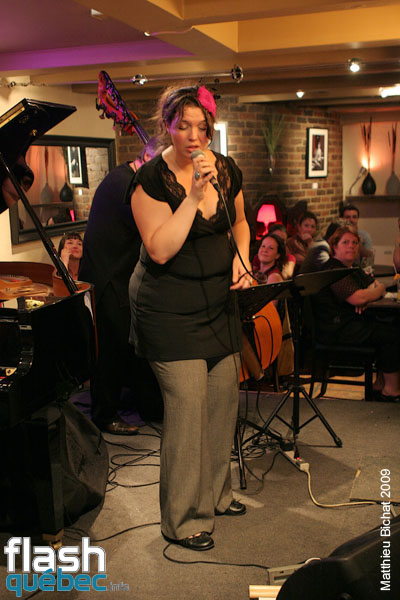 Lancement de l'album Live de Natasha P. Tri-O, au Dieze Onze a Montreal, le 12 aout 2009.  Utilisation quelle qu'elle soit strictement interdite sans l'accord de l'auteur matthieu@flashquebec.info.