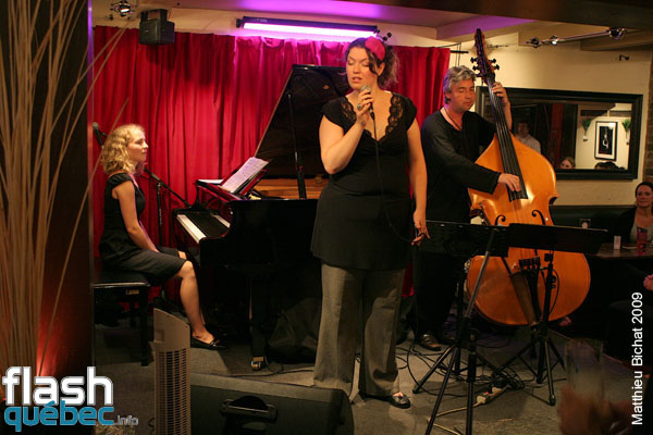 Lancement de l'album Live de Natasha P. Tri-O, au Dieze Onze a Montreal, le 12 aout 2009.  Utilisation quelle qu'elle soit strictement interdite sans l'accord de l'auteur matthieu@flashquebec.info.