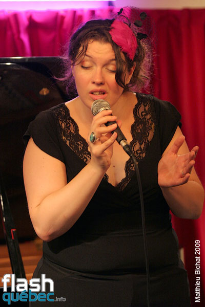 Lancement de l'album Live de Natasha P. Tri-O, au Dieze Onze a Montreal, le 12 aout 2009.  Utilisation quelle qu'elle soit strictement interdite sans l'accord de l'auteur matthieu@flashquebec.info.