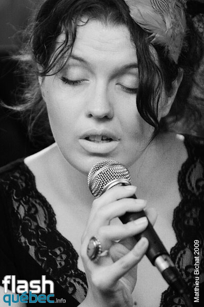Lancement de l'album Live de Natasha P. Tri-O, au Dieze Onze a Montreal, le 12 aout 2009.  Utilisation quelle qu'elle soit strictement interdite sans l'accord de l'auteur matthieu@flashquebec.info.