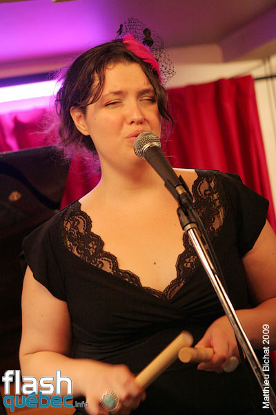 Lancement de l'album Live de Natasha P. Tri-O, au Dieze Onze a Montreal, le 12 aout 2009.  Utilisation quelle qu'elle soit strictement interdite sans l'accord de l'auteur matthieu@flashquebec.info.