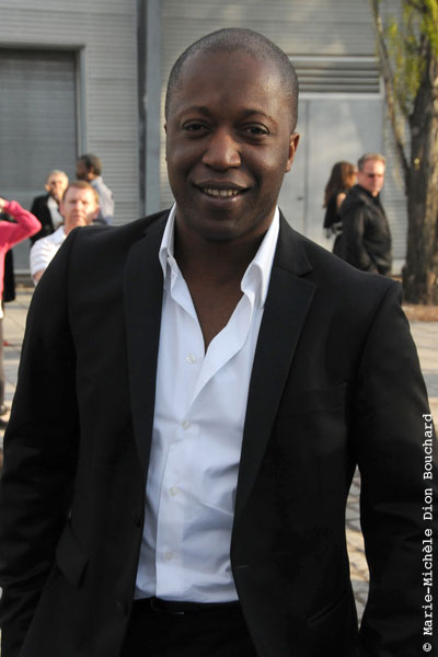 cirque_du_soleil_OVO_tapis_bleu_0805099